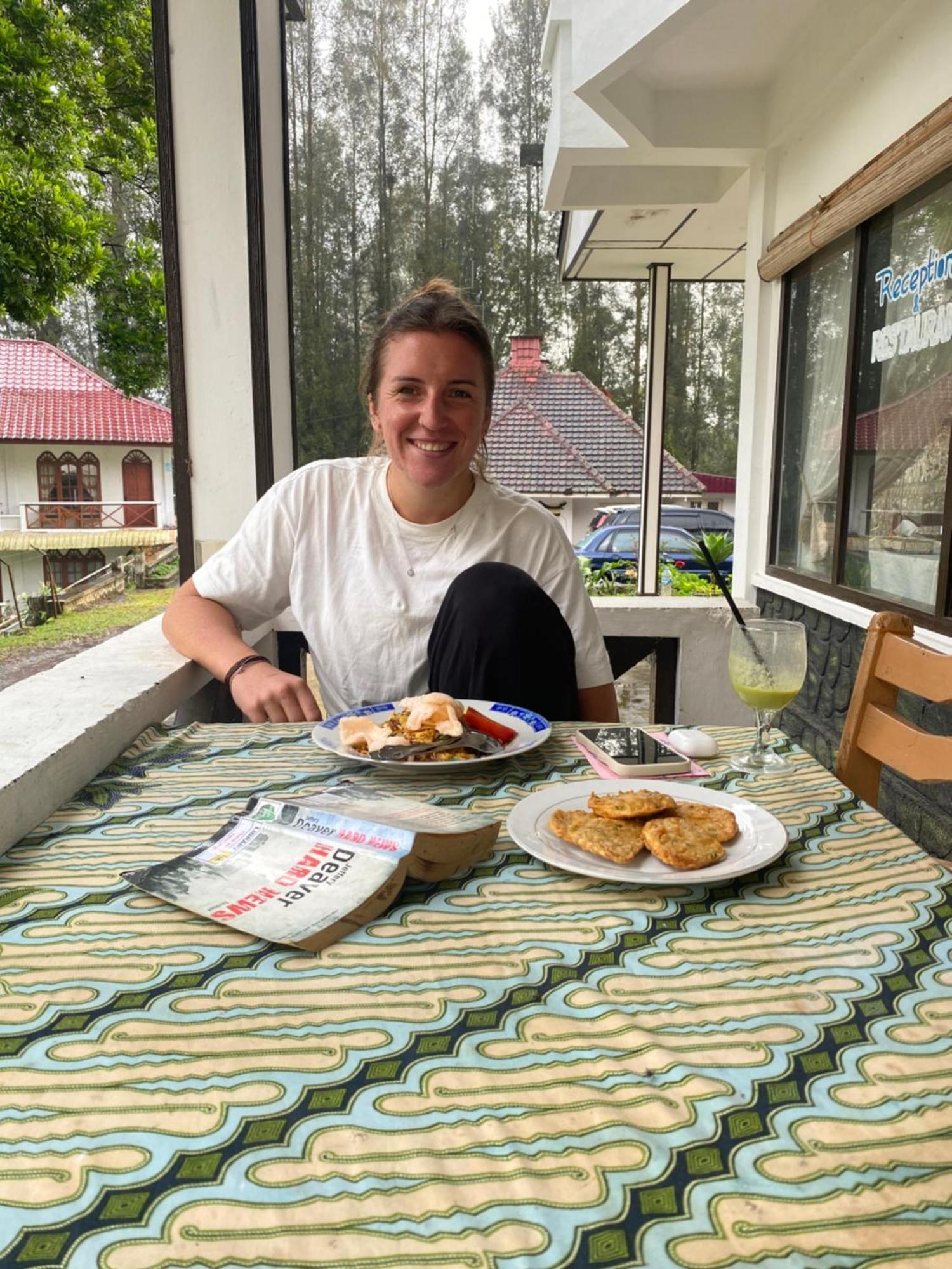 Sibayak Multinational Rest House Berastagi Exteriör bild
